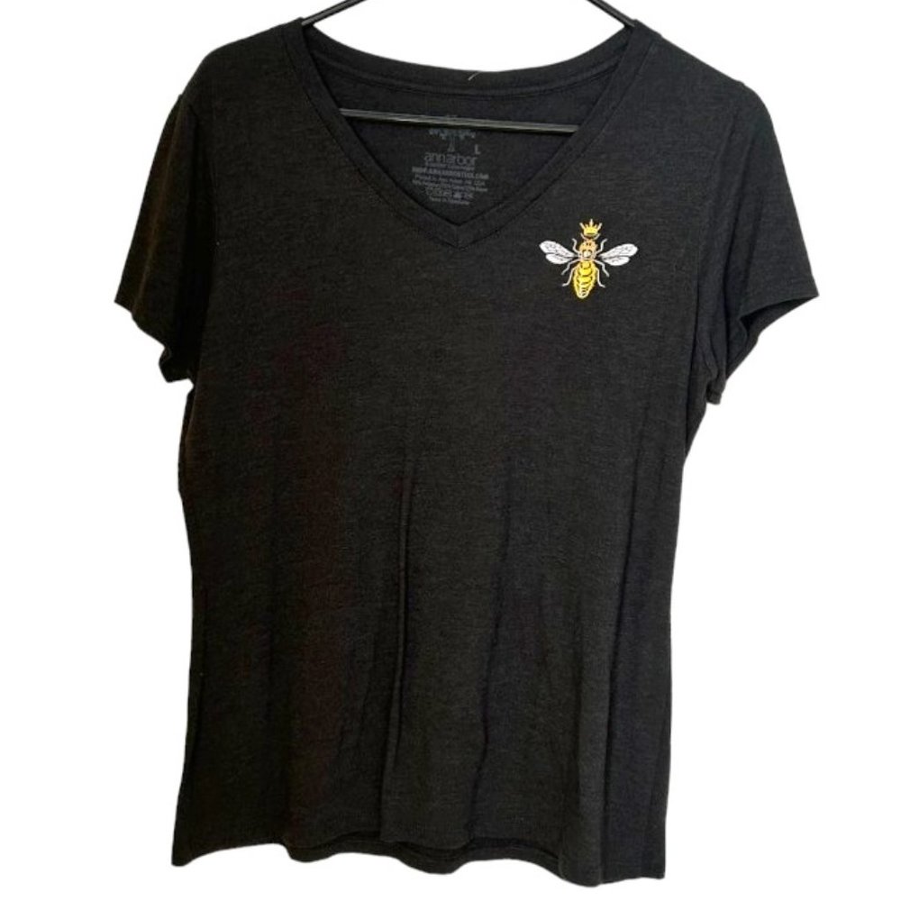 Ann Arbor Queen Bee Embroidered Short Sleeve V-neck Tee size L